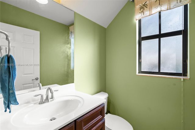 8825 NW 100th Pl 8825, Doral, FL 33178