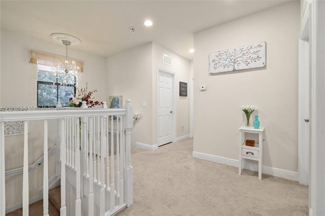 8825 NW 100th Pl 8825, Doral, FL 33178