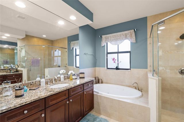 8825 NW 100th Pl 8825, Doral, FL 33178