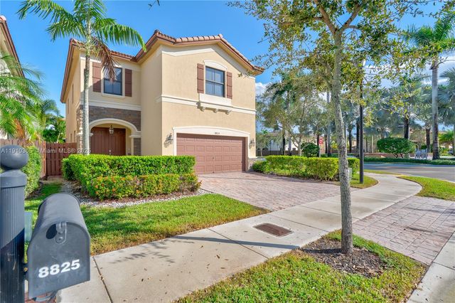8825 NW 100th Pl 8825, Doral, FL 33178