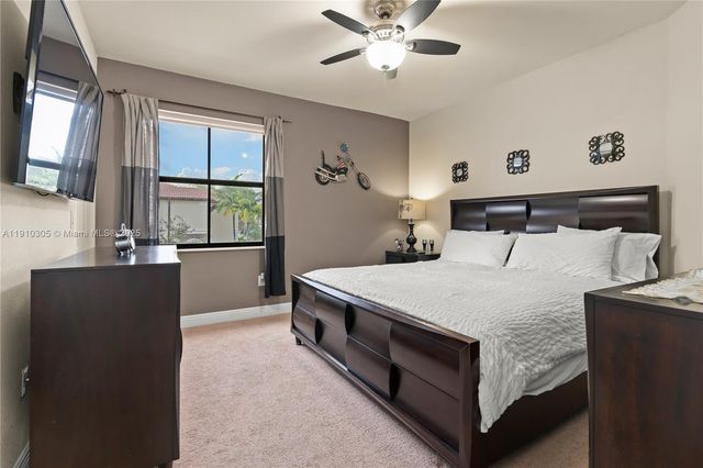 8825 NW 100th Pl 8825, Doral, FL 33178