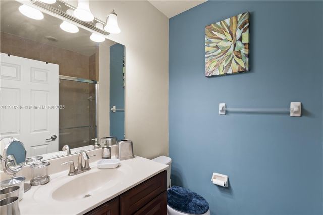 8825 NW 100th Pl 8825, Doral, FL 33178