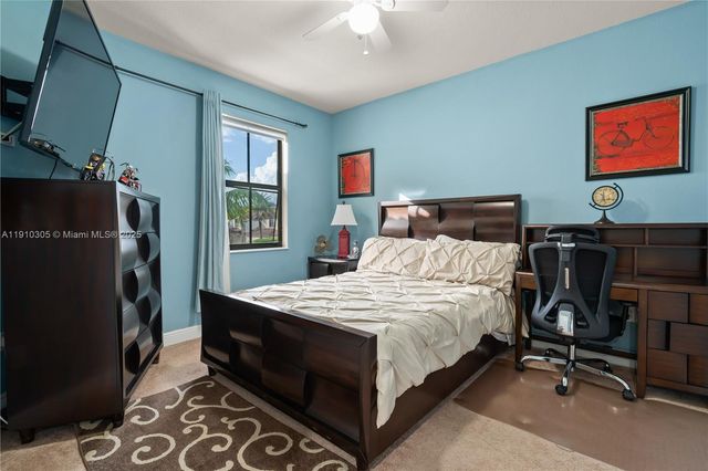 8825 NW 100th Pl 8825, Doral, FL 33178