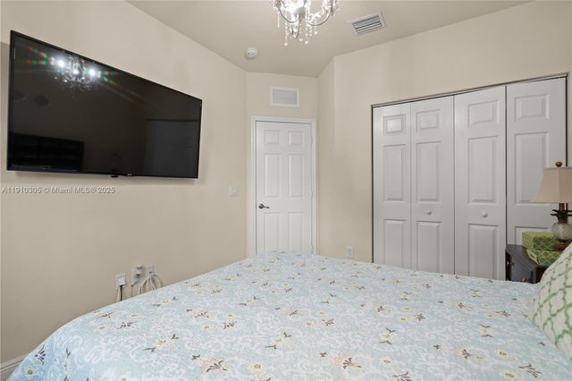 8825 NW 100th Pl 8825, Doral, FL 33178