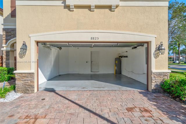 8825 NW 100th Pl 8825, Doral, FL 33178