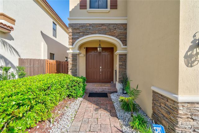 8825 NW 100th Pl 8825, Doral, FL 33178