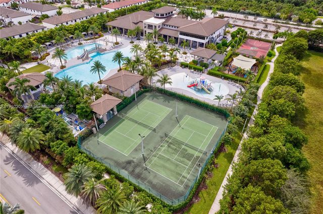 8825 NW 100th Pl 8825, Doral, FL 33178