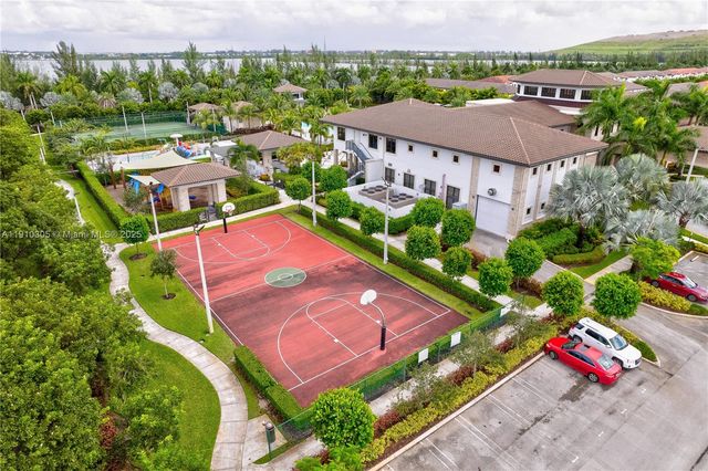 8825 NW 100th Pl 8825, Doral, FL 33178