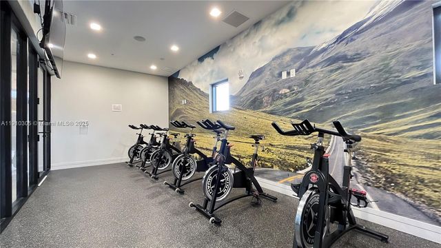 8825 NW 100th Pl 8825, Doral, FL 33178