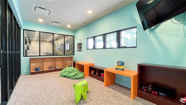 8825 NW 100th Pl 8825, Doral, FL 33178