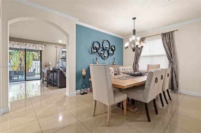 8825 NW 100th Pl 8825, Doral, FL 33178