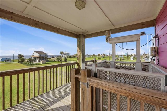 1008 Rollover Circle, Gilchrist, TX 77617