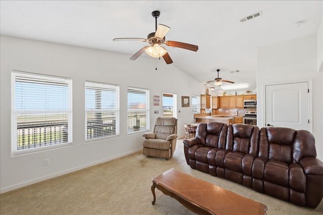 1008 Rollover Circle, Gilchrist, TX 77617