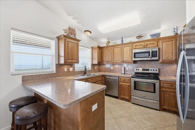 1008 Rollover Circle, Gilchrist, TX 77617