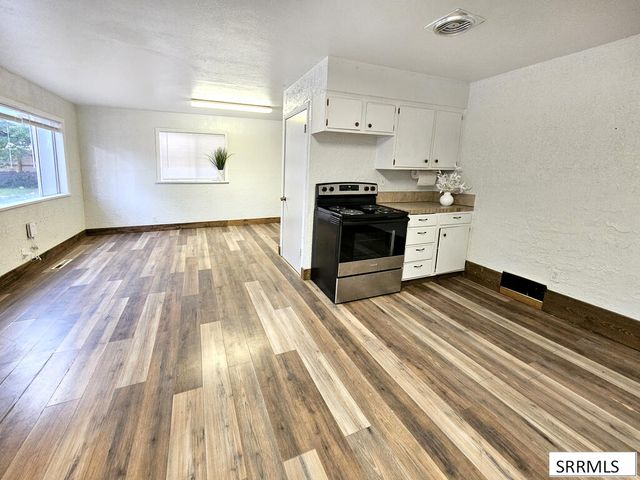 130 E 17th Street, Idaho Falls, ID 83404