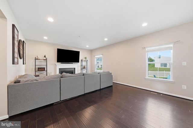 1221 LONG FARM LN, Brunswick, MD 21716