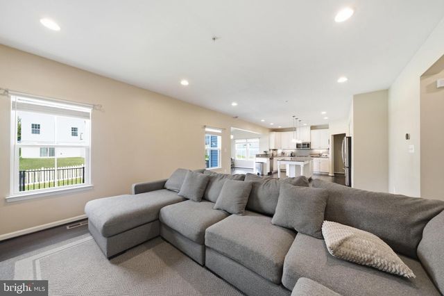 1221 LONG FARM LN, Brunswick, MD 21716