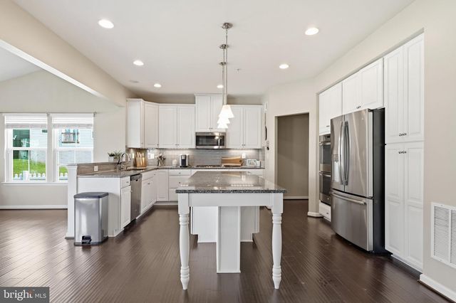 1221 LONG FARM LN, Brunswick, MD 21716