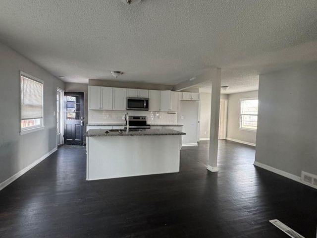 6301 KENTUCKY Avenue, Raytown, MO 64133