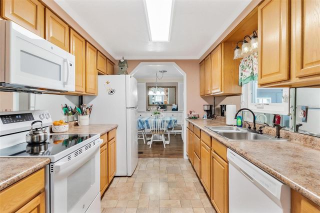 2470 KAREN DRIVE, Mount Dora, FL 32757