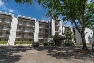 9235 Lagoon Pl 404, Davie, FL 33324