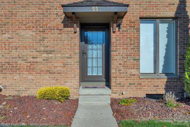 2500 River Apt 55 Road 55, Marysville, MI 48040