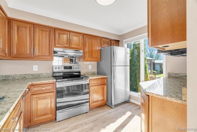 2500 River Apt 55 Road 55, Marysville, MI 48040