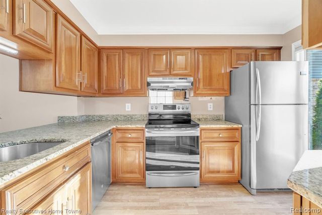 2500 River Apt 55 Road 55, Marysville, MI 48040