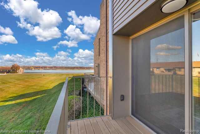 2500 River Apt 55 Road 55, Marysville, MI 48040