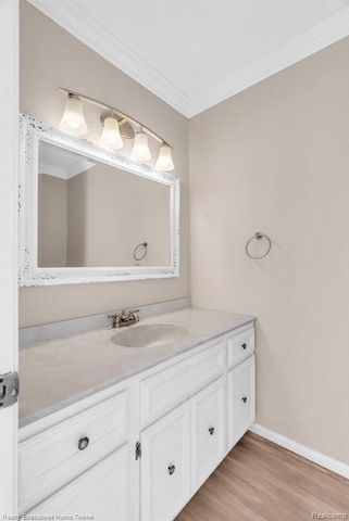 2500 River Apt 55 Road 55, Marysville, MI 48040