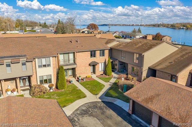 2500 River Apt 55 Road 55, Marysville, MI 48040