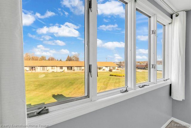 2500 River Apt 55 Road 55, Marysville, MI 48040