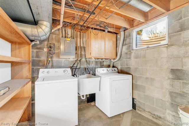 2500 River Apt 55 Road 55, Marysville, MI 48040