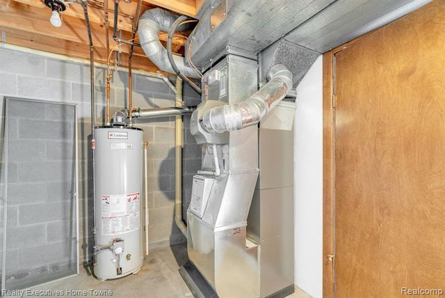 2500 River Apt 55 Road 55, Marysville, MI 48040