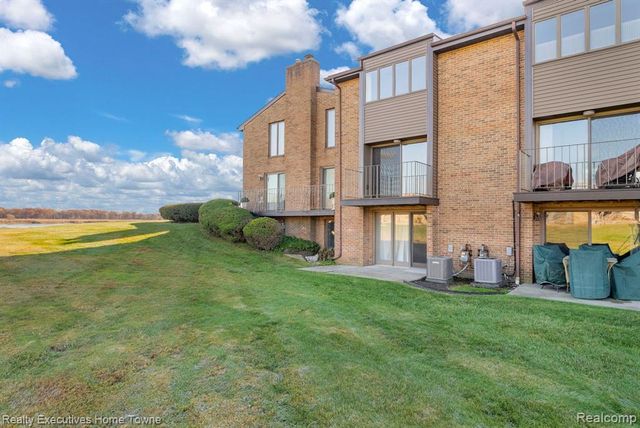 2500 River Apt 55 Road 55, Marysville, MI 48040