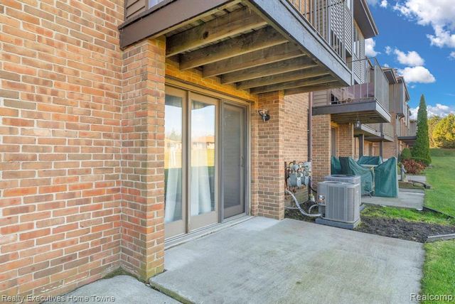 2500 River Apt 55 Road 55, Marysville, MI 48040