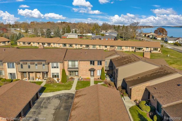 2500 River Apt 55 Road 55, Marysville, MI 48040