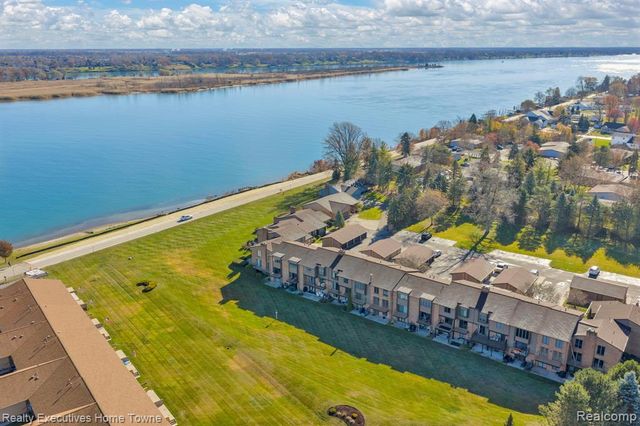 2500 River Apt 55 Road 55, Marysville, MI 48040