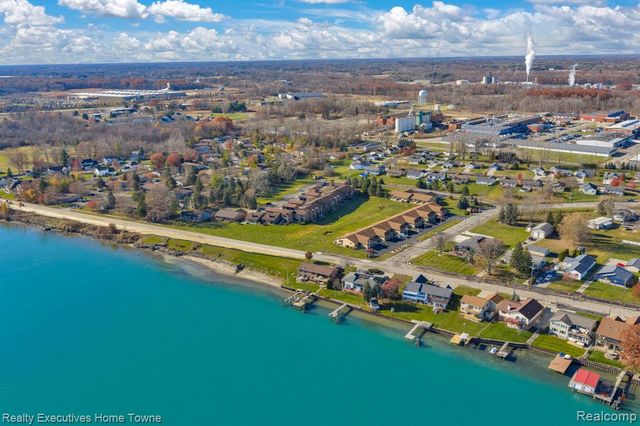 2500 River Apt 55 Road 55, Marysville, MI 48040