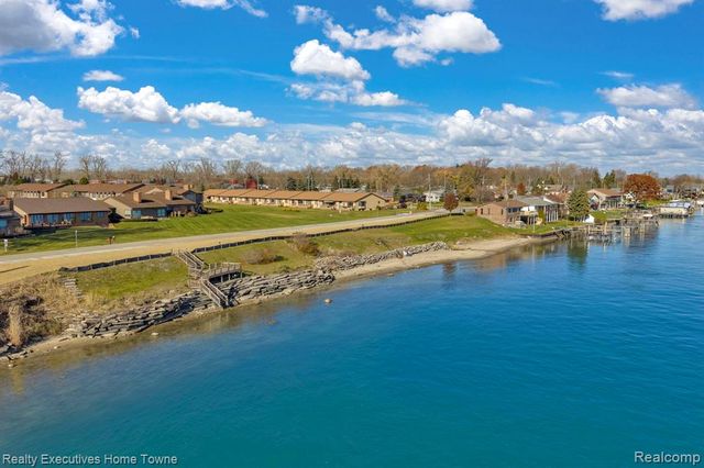 2500 River Apt 55 Road 55, Marysville, MI 48040