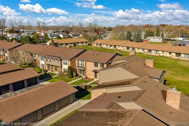 2500 River Apt 55 Road 55, Marysville, MI 48040