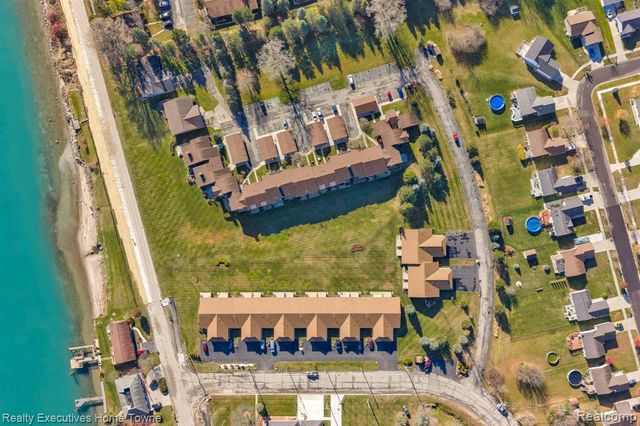 2500 River Apt 55 Road 55, Marysville, MI 48040