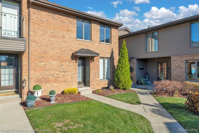 2500 River Apt 55 Road 55, Marysville, MI 48040