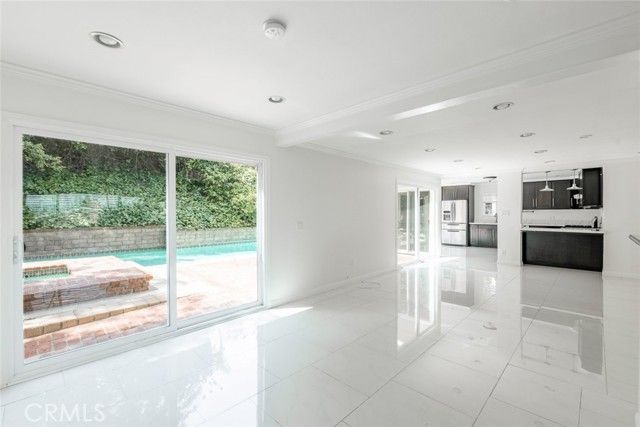 24526 Calvert Street, Woodland Hills (los Angeles), CA 91367