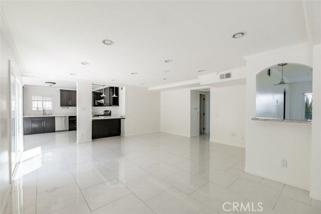 24526 Calvert Street, Woodland Hills (los Angeles), CA 91367