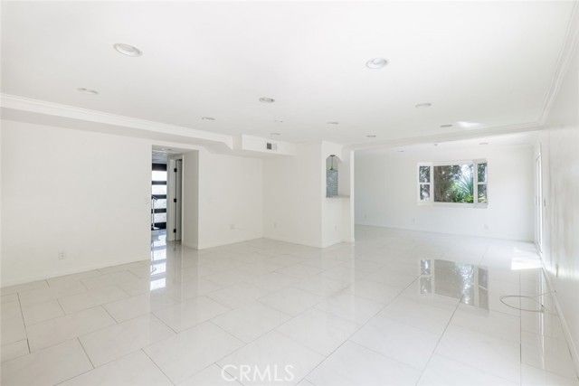 24526 Calvert Street, Woodland Hills (los Angeles), CA 91367