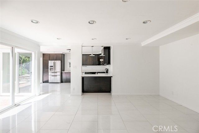 24526 Calvert Street, Woodland Hills (los Angeles), CA 91367