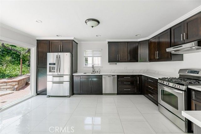 24526 Calvert Street, Woodland Hills (los Angeles), CA 91367