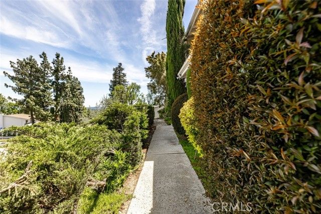 24526 Calvert Street, Woodland Hills (los Angeles), CA 91367