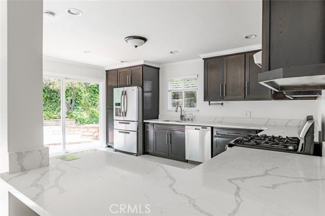 24526 Calvert Street, Woodland Hills (los Angeles), CA 91367